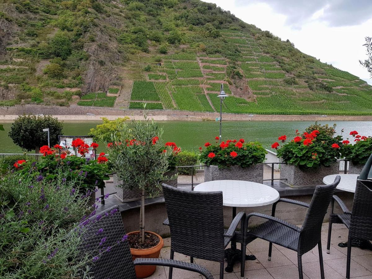 Mosel-Landhaus Am Moselufer B&B Briedern Bagian luar foto