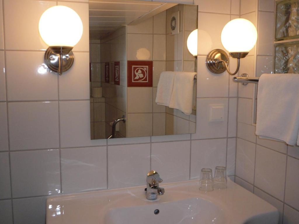 Mosel-Landhaus Am Moselufer B&B Briedern Ruang foto
